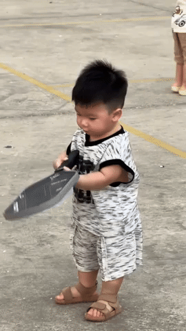 Chu Thanh Huyền đá tung dép để chơi pickleball cực sung cùng Quang Hải, cậu quý tử Lido ôm vợt chạy quanh gây bão MXH!- Ảnh 4.