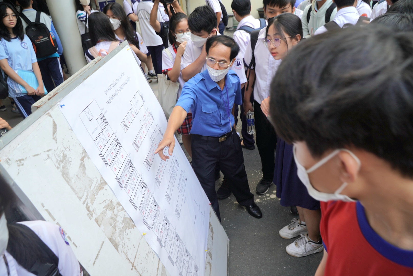 MỚI NHẤT: Cả nước có 513 thí sinh đạt điểm 10 môn Toán, không có thí sinh nào đạt điểm 10 môn Văn trong kỳ thi tốt nghiệp THPT 2025- Ảnh 1.