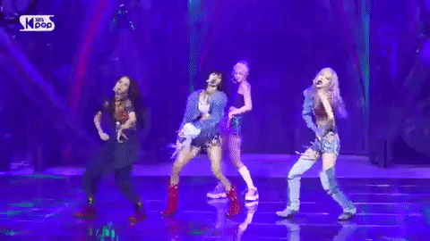 Jennie (BLACKPINK) cứ diễn concert là ngập tranh cãi: Lười hát lười cả nhảy, ngày càng hở hang?- Ảnh 6.