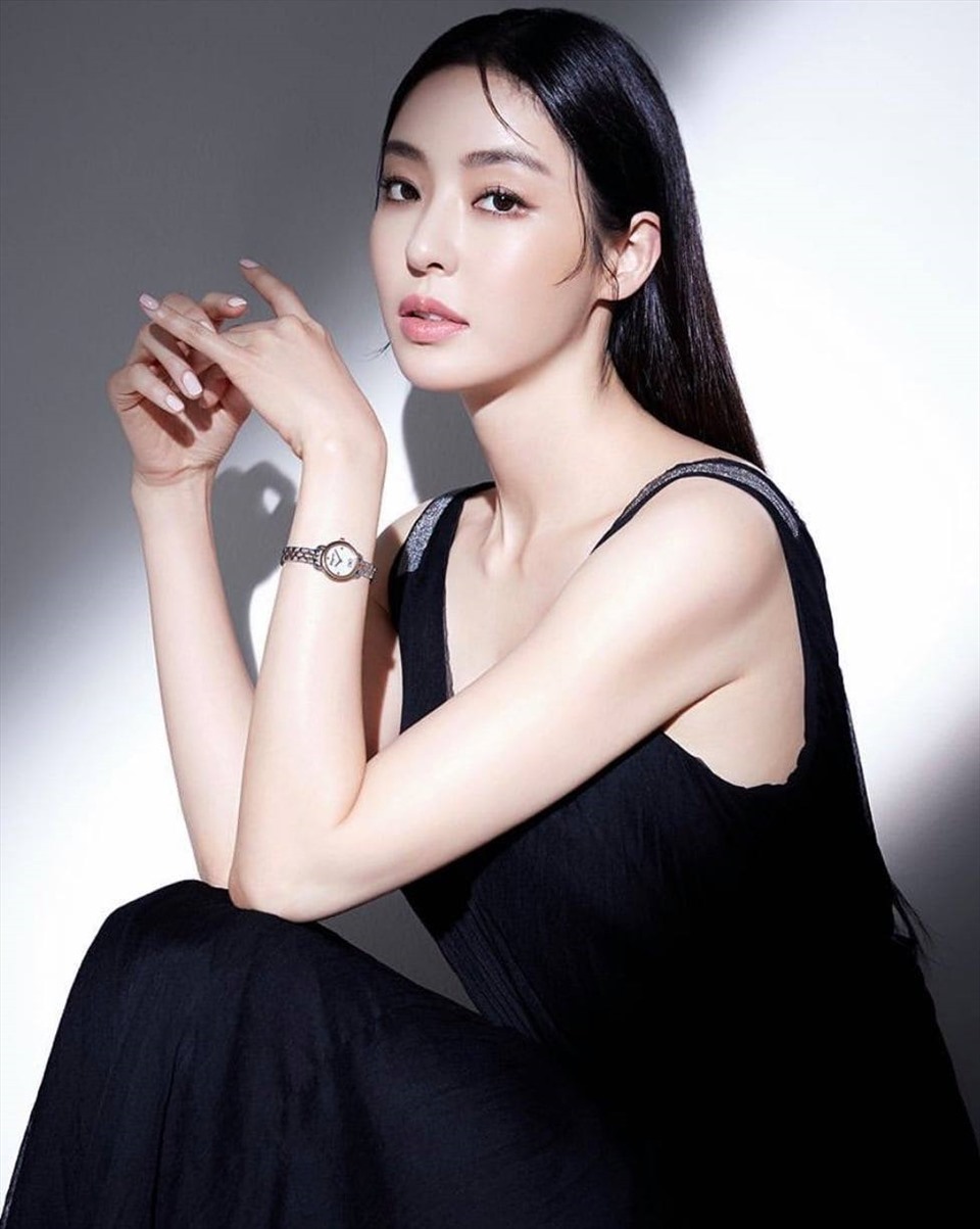 Showbiz kiếm đâu ra người thứ 2 dao kéo đỉnh cỡ này, visual hoàn mỹ đến từng lỗ chân lông- Ảnh 6.