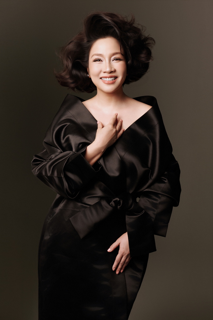 Diva Mỹ Linh và con gái lần đầu lưu diễn xuyên châu Á- Ảnh 1.