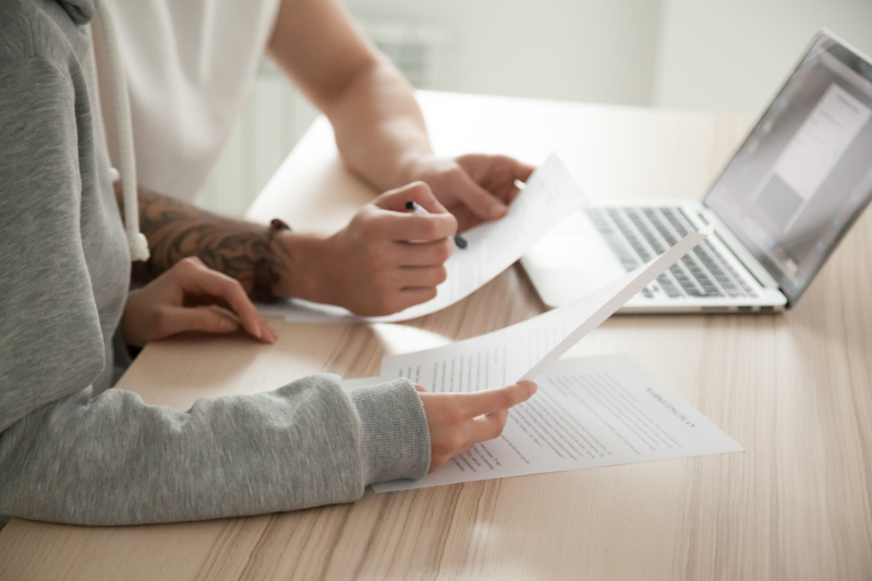 Rút bảo hiểm trước hạn có thể mất phí phạt tới 90% giá trị hợp đồng: Hiểu rõ phí rơi, phí phạt trước khi mua BHNT để tránh mất tiền- Ảnh 3.