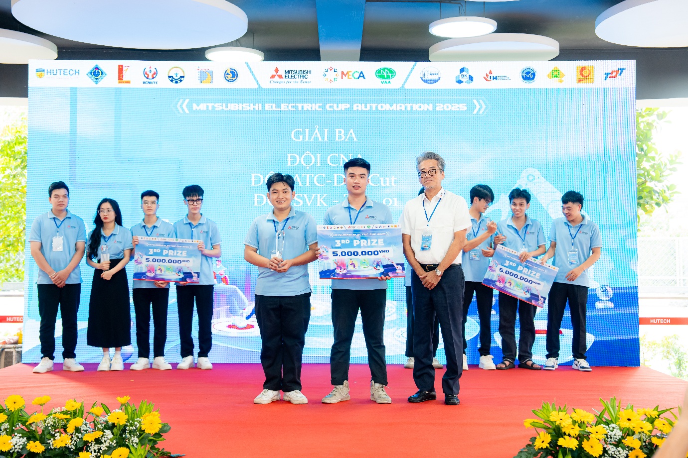 Sinh viên HUTECH ghi dấu ấn tại sân chơi kỹ thuật MECA 2025 với dự án máy khoan cắt tự động thông minh- Ảnh 3.