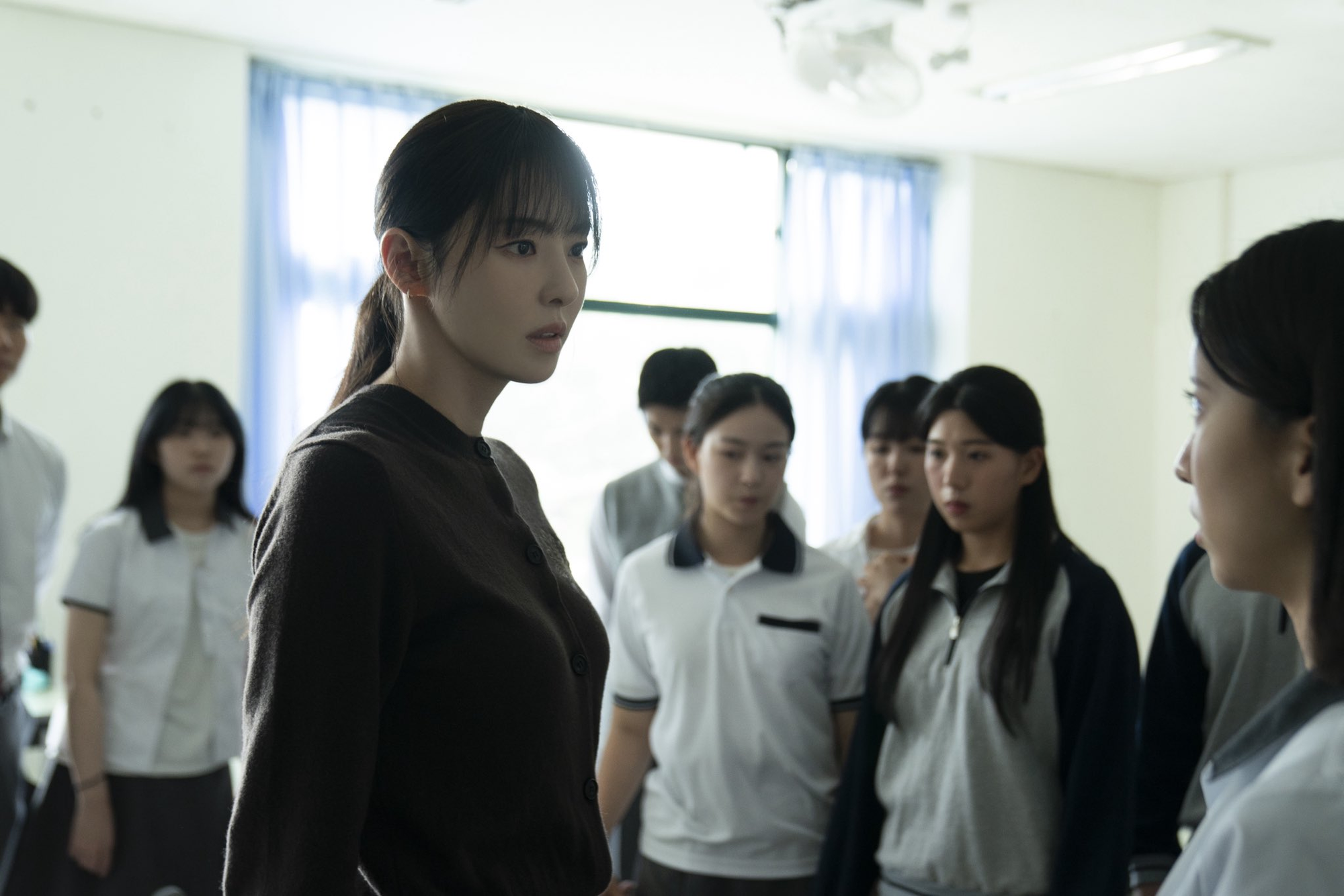 Showbiz kiếm đâu ra người thứ 2 dao kéo đỉnh cỡ này, visual hoàn mỹ đến từng lỗ chân lông- Ảnh 10.