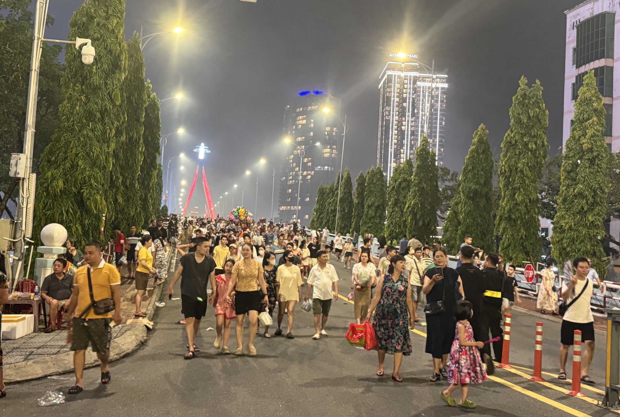 Doanh thu bất ngờ từ ngành du lịch Đà Nẵng sau lễ hội pháo hoa- Ảnh 2.