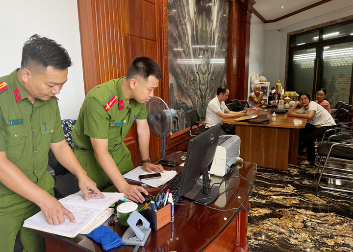 Công an Thanh Hoá khám xét căn biệt thự của trùm giang hồ Ý 'ẻng'- Ảnh 2.