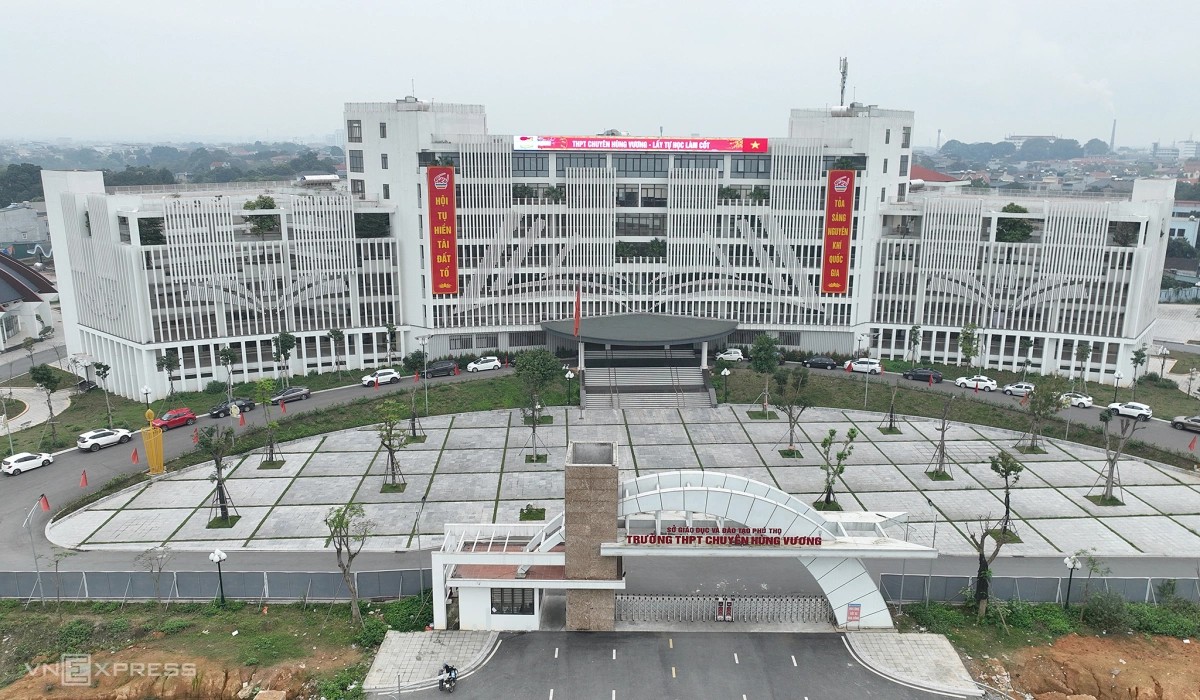 Bảng thành tích "siêu khủng" của nữ thủ khoa đạt điểm tuyệt đối khối A00: Thua hoa hậu mỗi vương miện- Ảnh 4.