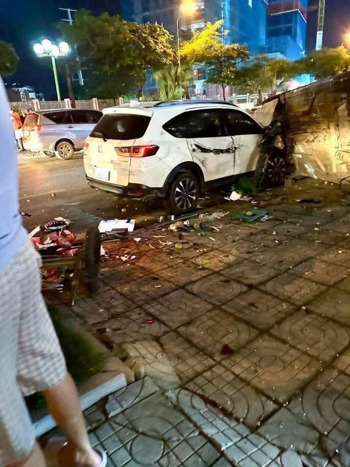 Camera vụ ô tô tông liên hoàn 2 xe con và 1 xe máy, 1 người tử vong ở Hà Nội- Ảnh 3.