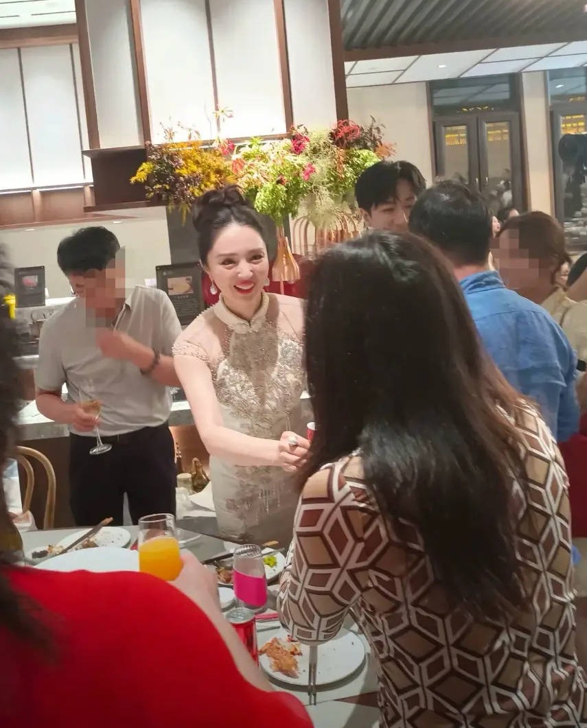 Mỹ nhân bỏ chồng vướng bê bối tình dục bí mật làm đám cưới với 