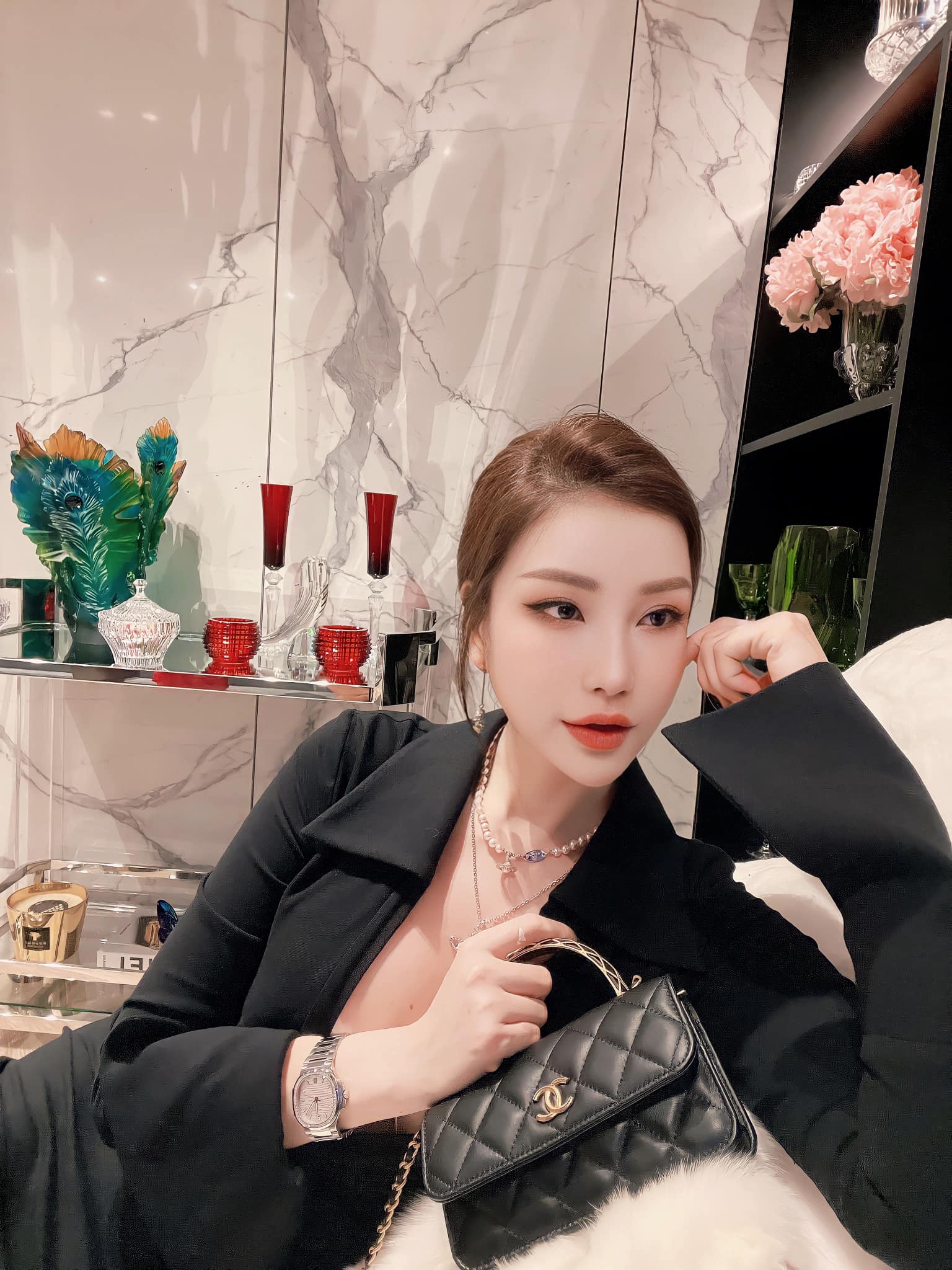 Hoa hậu Lam Cúc lộ diện sau nửa tháng đột ngột 