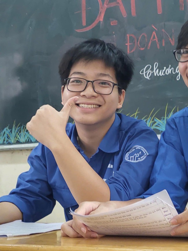 Nam sinh ĐỈNH nhất Hà Nội mùa thi năm nay: Thủ khoa tốt nghiệp, thủ khoa ĐGNL ĐHQG Hà Nội, top 4 đánh giá tư duy ĐH Bách Khoa - Giỏi gì giỏi thế?- Ảnh 3.