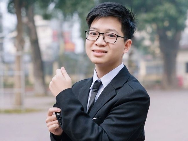 Nam sinh ĐỈNH nhất Hà Nội mùa thi năm nay: Thủ khoa tốt nghiệp, thủ khoa ĐGNL ĐHQG Hà Nội, top 4 đánh giá tư duy ĐH Bách Khoa - Giỏi gì giỏi thế?- Ảnh 1.