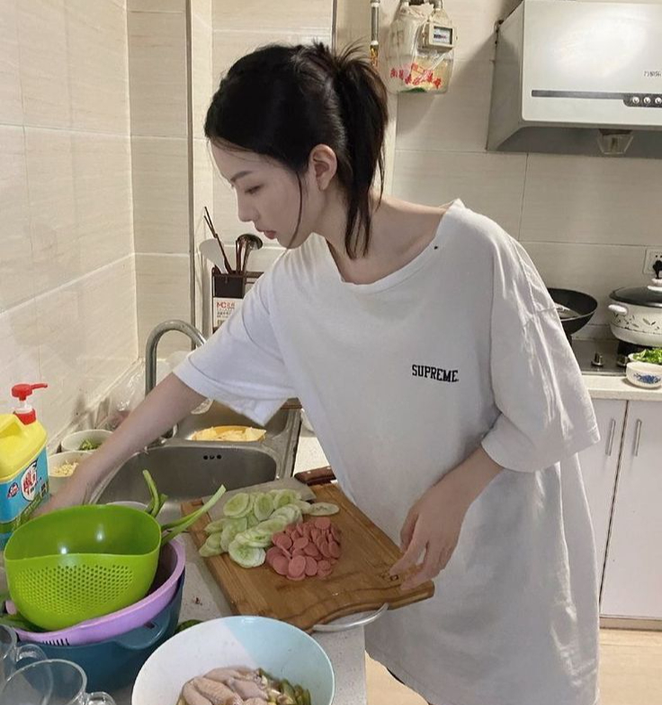 Bảng chi tiêu viết tay của cô vợ Hà Nội được ngàn người đồng cảm- Ảnh 2.