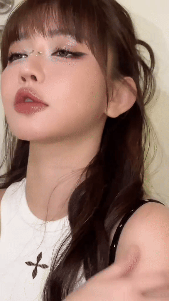 Bích Phương lần này lạ quá, hao hao hết người này đến người khác- Ảnh 2.