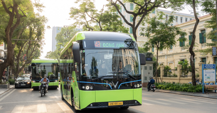 Hà Nội bổ sung các tuyến mini buýt trong khu vực cấm xe máy xăng- Ảnh 2.