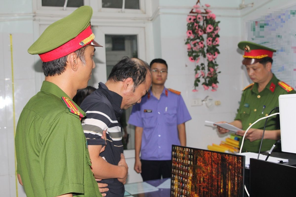 Tạm giữ hình sự lái xe ô tô gây tai nạn liên hoàn làm 3 người tử vong- Ảnh 1.