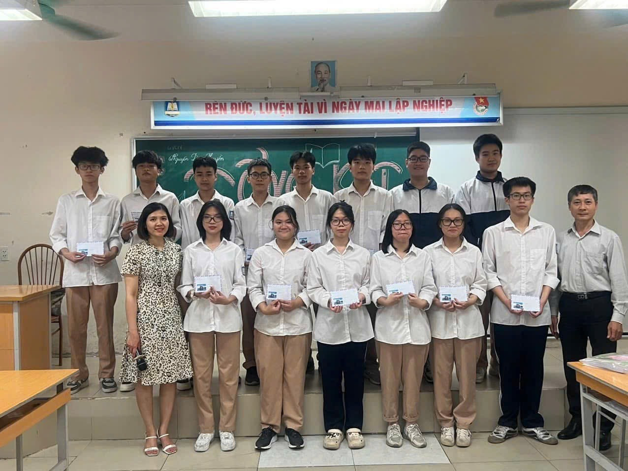 Bí quyết để nam sinh Hà Nội trở thành thủ khoa khối A00 với 3 điểm 10 tuyệt đối- Ảnh 1.