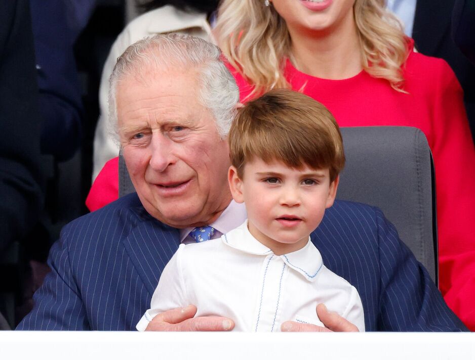 Tài năng ít ai ngờ của Vua Charles khiến Hoàng tử George và Công chúa Charlotte 