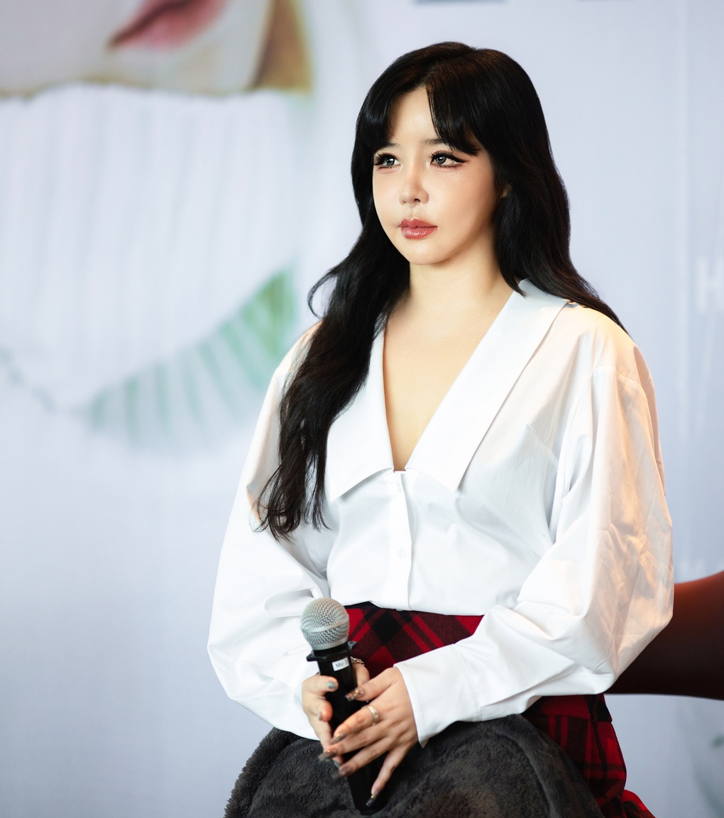Bích Phương lần này lạ quá, hao hao hết người này đến người khác- Ảnh 5.