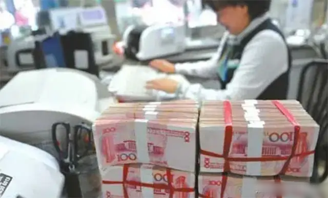 Người phụ nữ mang 2 tỷ đồng gửi ngân hàng, 3 tháng sau mới biết sổ tiết kiệm là giả bèn khởi kiện, ngân hàng từ chối chịu trách nhiệm: Người phụ nữ mang 2 tỷ đồng gửi ngân hàng, 3 tháng sau mới biết sổ tiết kiệm là giả bèn khởi kiện, ngân hàng từ chối chịu trách nhiệm:
