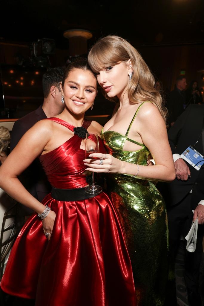 Selena Gomez chọn ngày cưới là vì... Taylor Swift?- Ảnh 2. Selena Gomez chọn ngày cưới là vì... Taylor Swift?- Ảnh 2.