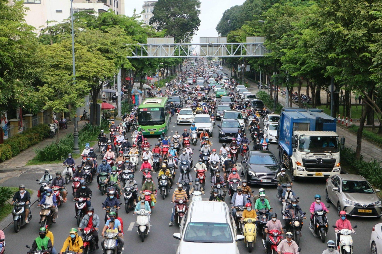 TPHCM chuyển đổi xe xăng sang xe điện như thế nào?- Ảnh 1.