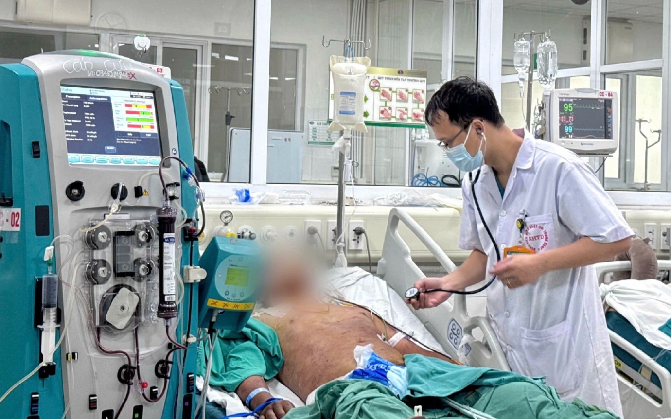 NÓNG: Xác minh vụ 17 người ăn tiết canh, phở lòng lợn thì 6 người nhập viện, 2 người tử vong- Ảnh 1.