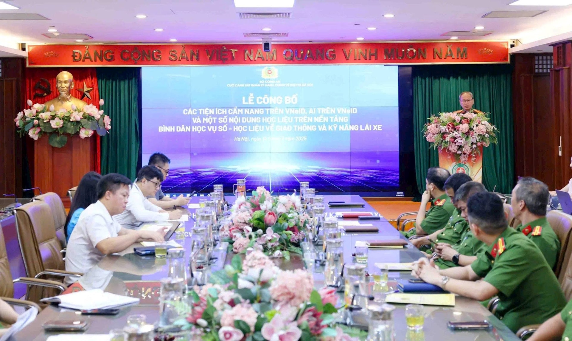 Một tính năng hoàn toàn mới trên VNeID vừa được Bộ Công an triển khai, người dân cần biết kẻo mất quyền lợi- Ảnh 1. Một tính năng hoàn toàn mới trên VNeID vừa được Bộ Công an triển khai, người dân cần biết kẻo mất quyền lợi- Ảnh 1.