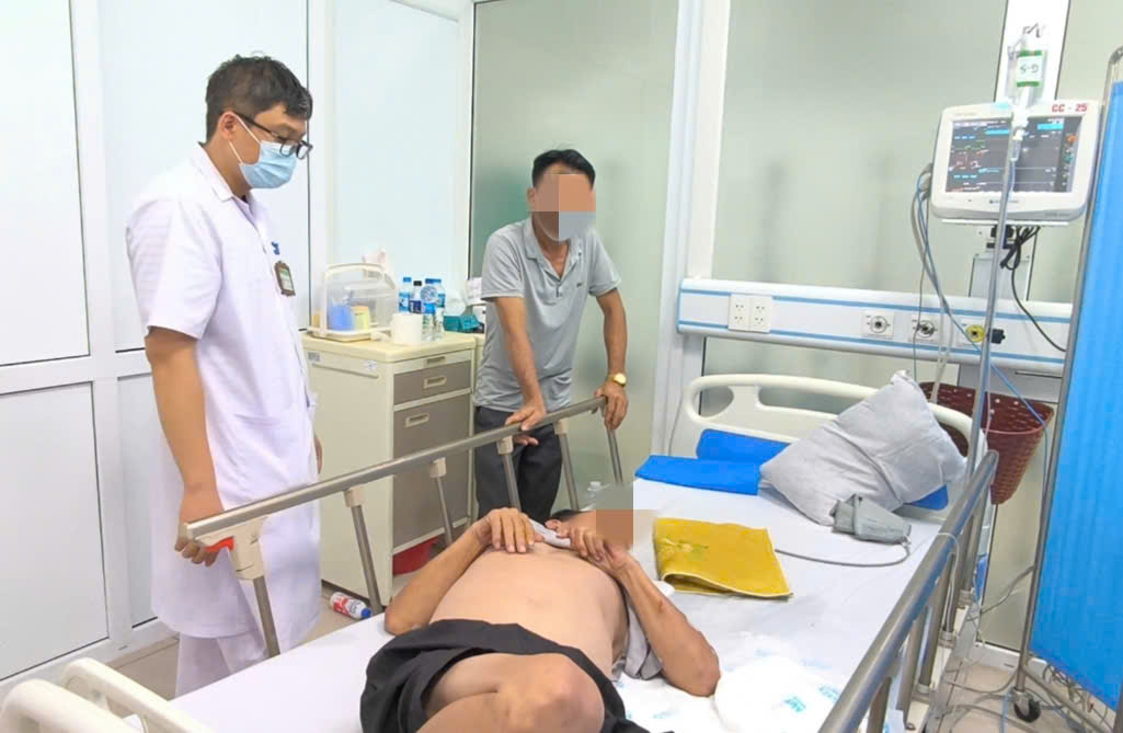 Nhiều lần bị chó cắn, người đàn ông 62 tuổi ở Bắc Ninh nguy kịch vì bệnh dại- Ảnh 2.