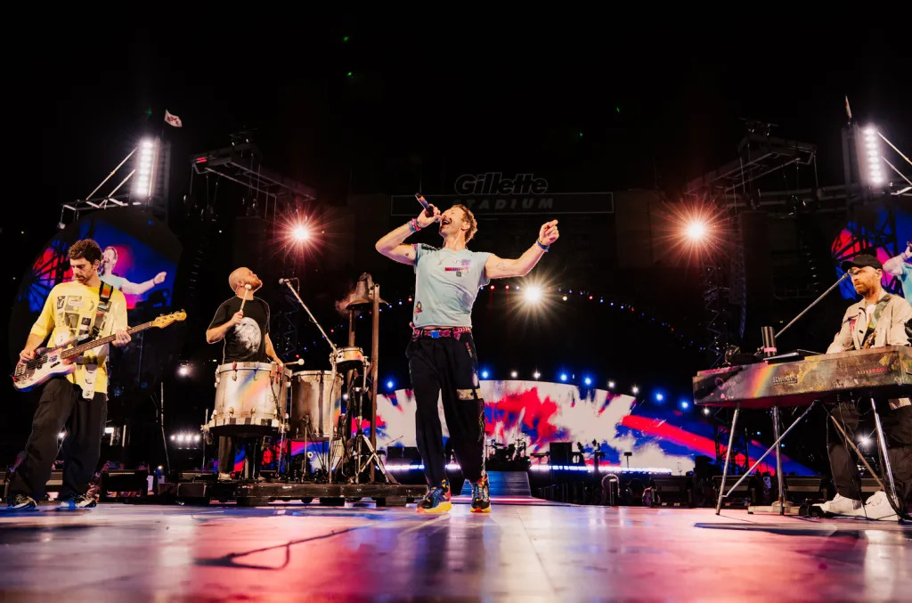Chấn động MXH: CEO công ty tỷ đô ngoại tình với nhân viên, bị bắt quả tang ngay tại concert Coldplay!- Ảnh 1.