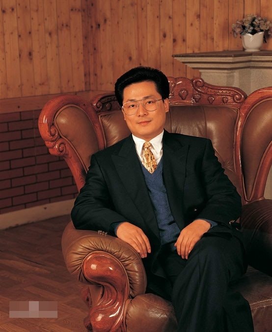 Bài học ‘vua chứng khoán’ Trung Quốc mất sạch 4,3 tỷ USD vì lòng thù hận, từ đứa trẻ nghèo thành đại gia rồi cuối cùng thành tử tù- Ảnh 2.