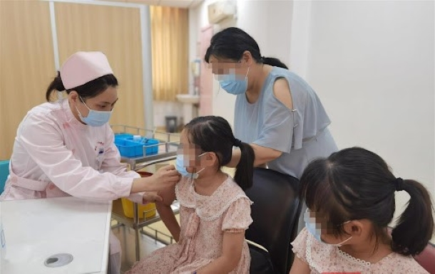 Khi nào nữ giới chưa đủ 15 tuổi vẫn cần tiêm 3 mũi vắc xin HPV?- Ảnh 1.