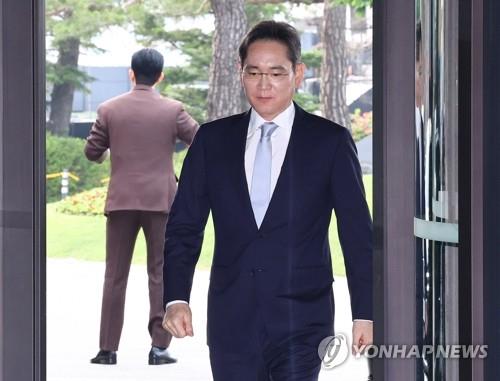 ‘Thái tử’ Samsung Lee Jae-yong thoát án tù- Ảnh 2.