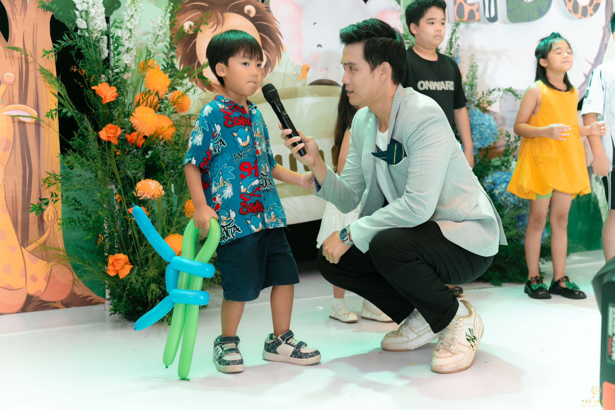 Bo Thúi nhà Hoà Minzy chăm tập thể thao bổ ích ngày hè, ngoại hình thay đổi bất ngờ, mẹ cũng không nhận ra- Ảnh 4.