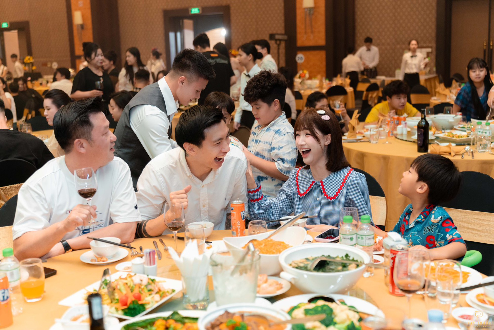 Bo Thúi nhà Hoà Minzy chăm tập thể thao bổ ích ngày hè, ngoại hình thay đổi bất ngờ, mẹ cũng không nhận ra- Ảnh 2.
