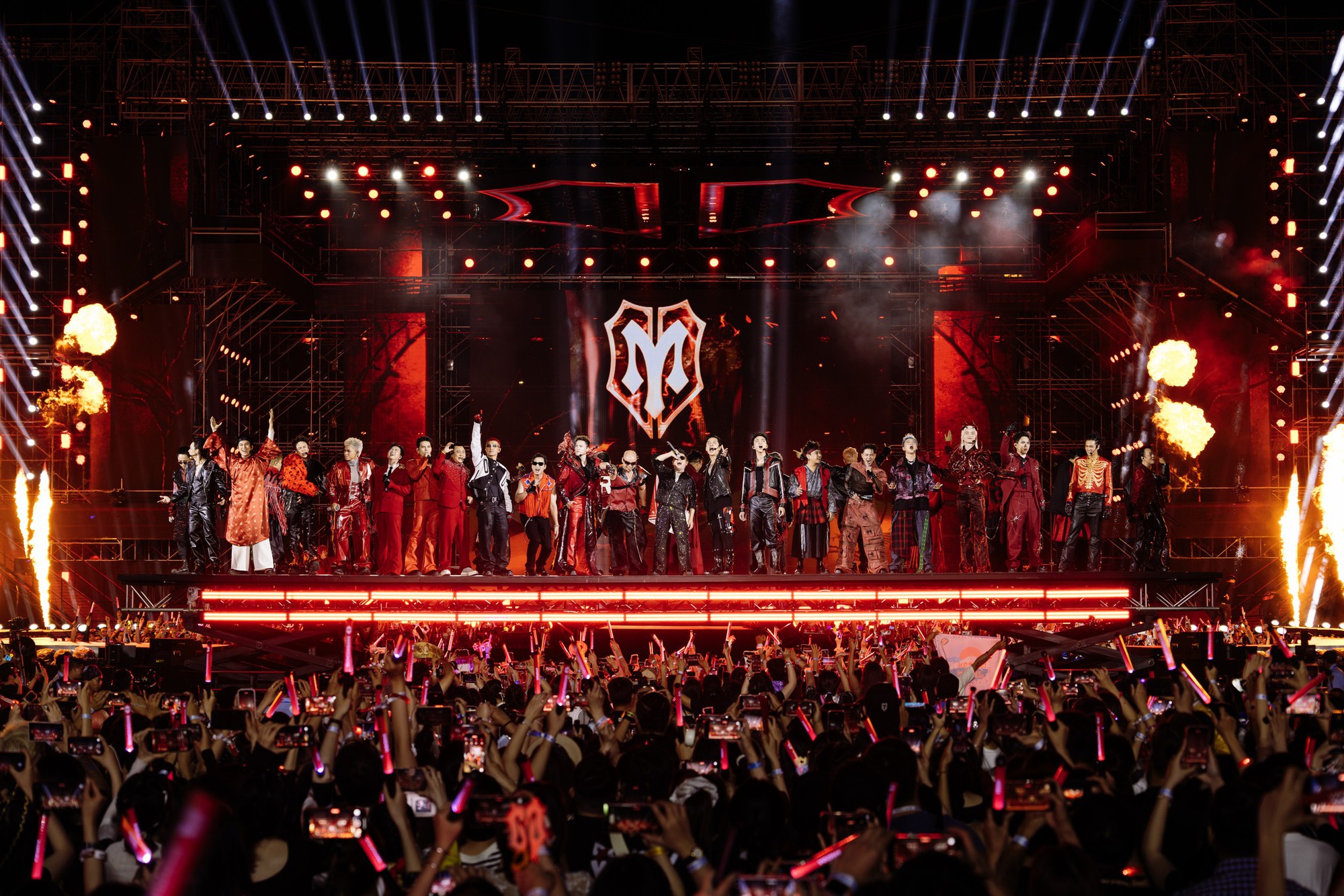 Fan đuối sức, vé concert Anh Trai Vượt Ngàn Chông Gai mãi chưa sold-out- Ảnh 3.