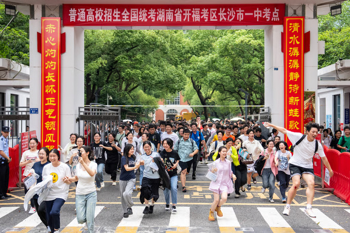 Học giỏi nhưng điểm đại học không cao, nam sinh bị mẹ đuổi khỏi nhà, đổi mã cửa- Ảnh 4.