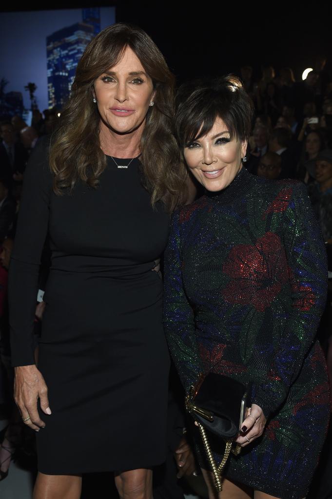 Drama Kylie - Kendall Jenner đu bám tỷ phú bỏ mặc người nhà: Bóc trần sự thật đằng sau- Ảnh 2. Drama Kylie - Kendall Jenner đu bám tỷ phú bỏ mặc người nhà: Bóc trần sự thật đằng sau- Ảnh 2.