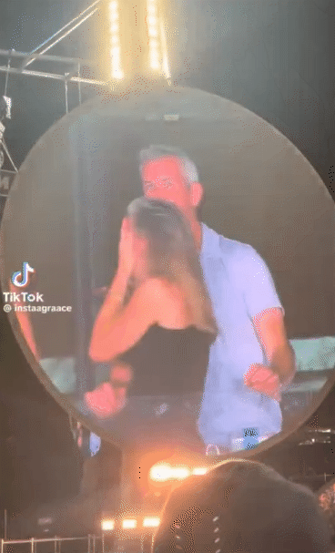 Chấn động MXH: CEO công ty tỷ đô ngoại tình với nhân viên, bị bắt quả tang ngay tại concert Coldplay!- Ảnh 3.