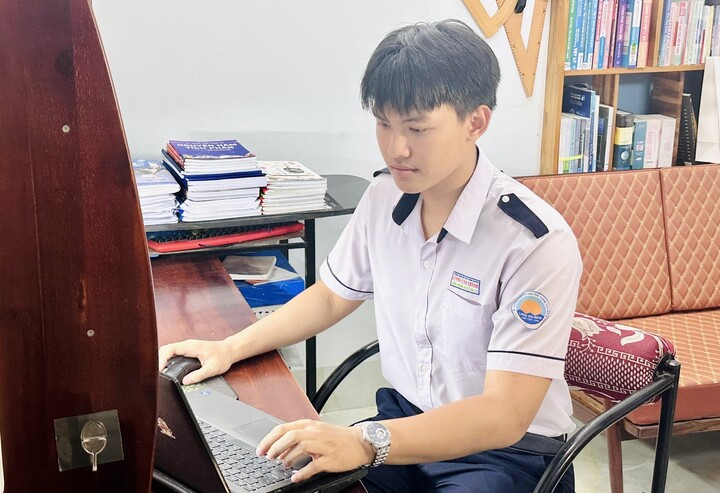 Nam sinh Đắk Lắk mê Toán, giành ngôi thủ khoa khối A toàn quốc- Ảnh 2.