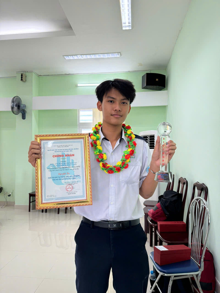 Nam sinh Đắk Lắk mê Toán, giành ngôi thủ khoa khối A toàn quốc- Ảnh 1.