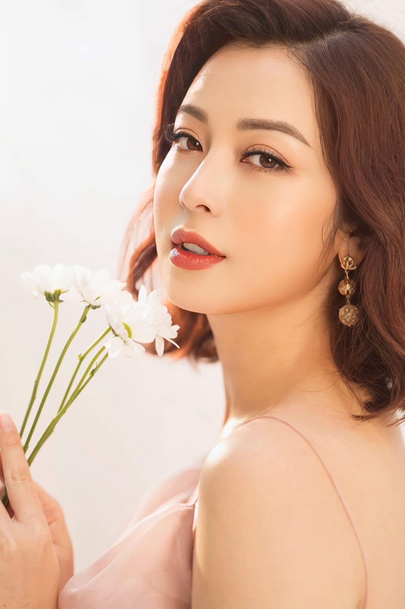 Mẹ 4 con Jennifer Phạm không sợ già, thích vẻ đẹp tuổi 40 hơn thuở đôi mươi: Có mẹo chăm sóc da an toàn, khoa học đáng học hỏi- Ảnh 2.