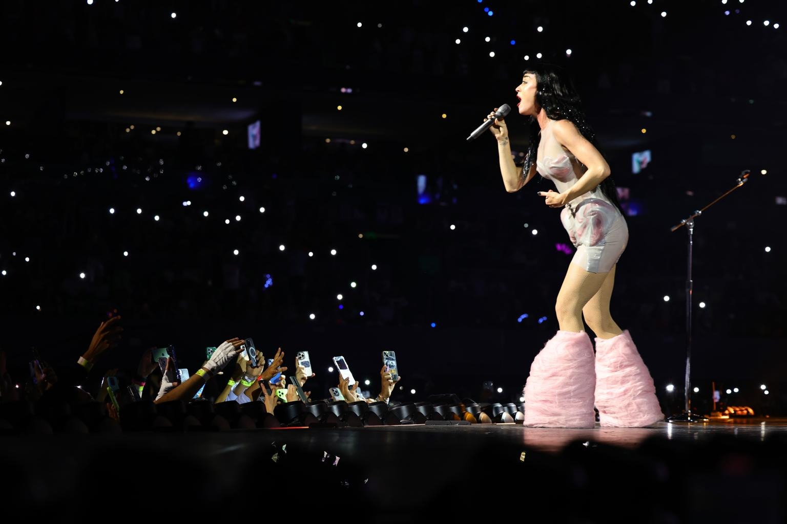 Xót xa cảnh Katy Perry kìm nén, cố không khóc giữa lúc chia tay Orlando Bloom- Ảnh 3.