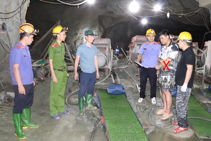 Cảnh sát băng rừng, đánh sập mỏ vàng lậu ở Sơn La- Ảnh 4.