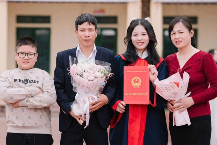Nữ sinh trường làng giành ba điểm 10 trở thành thủ khoa toàn quốc khối A- Ảnh 2.