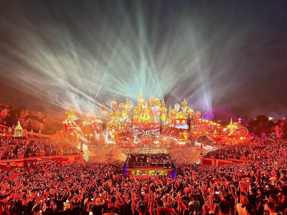Tomorrowland gặp sự cố cháy lớn, sân khấu bị lửa thiêu rụi hoàn toàn, hơn 100 nghìn fan lao đao- Ảnh 7.