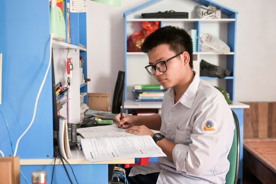 Từ lớp học tỉnh lẻ đến ngôi vị thủ khoa của nam sinh Ninh Bình- Ảnh 1.