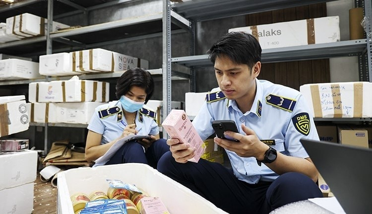 Nhập thuốc thật rồi tách vỉ, thay thế một số viên bằng thuốc kém chất lượng- Ảnh 1.