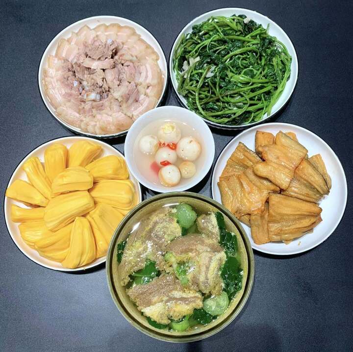 Mẹ đảm gợi ý 30 mâm cơm nhà ngon, đẹp mà không trùng lặp món nào- Ảnh 2.