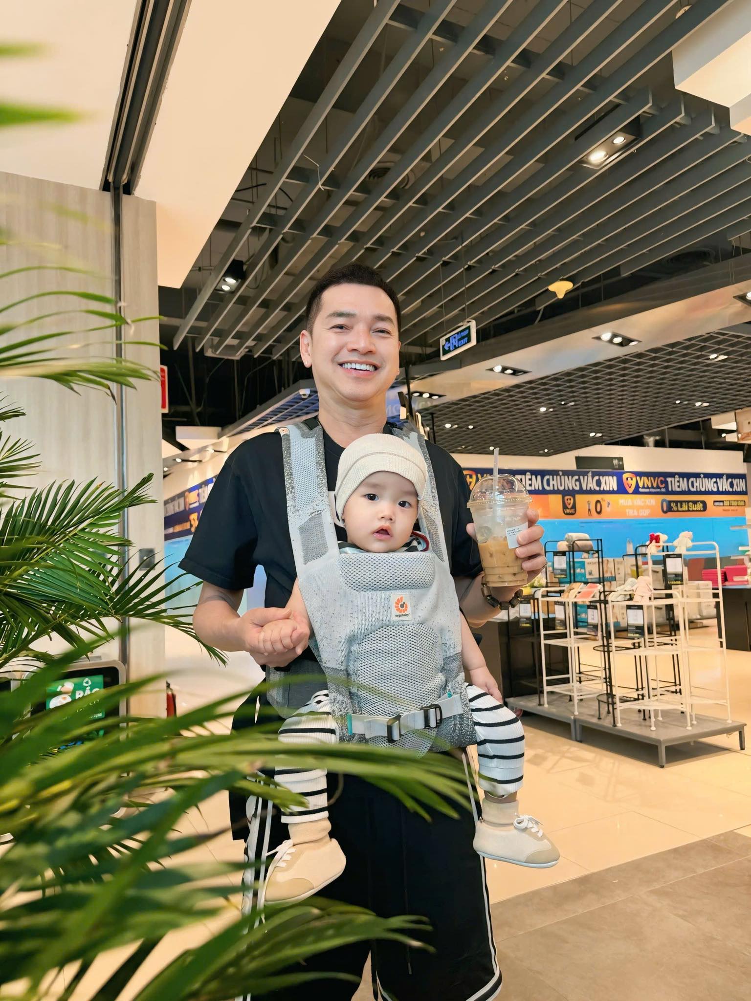 Bạn gái kém 37 tuổi của Quang Minh: “Sau khi khoe con, tôi nhận nhiều lời công kích, miệt thị”- Ảnh 3.